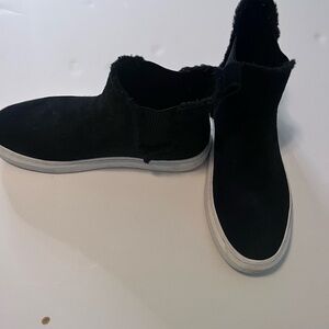 Women’s Ugg Boot/ Sneaker